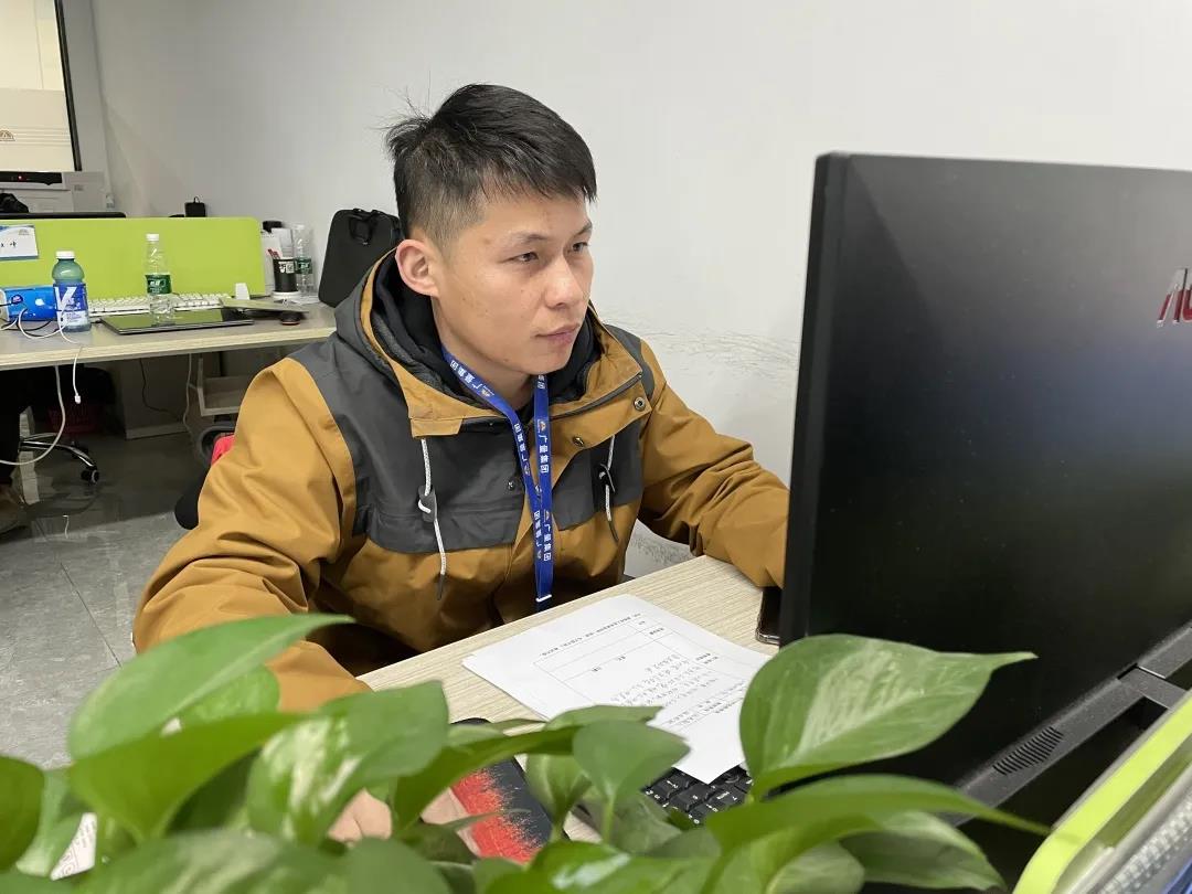 喜讯丨必发测绘公司熊慈斌喜提“广东省手艺能手”声誉称呼！