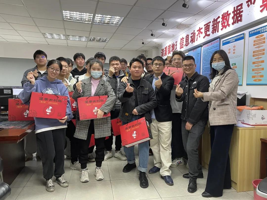 走访慰问，，，，，，年货上门，，，，，，必发集团多项行动确保项目部员工“就地”过好年！