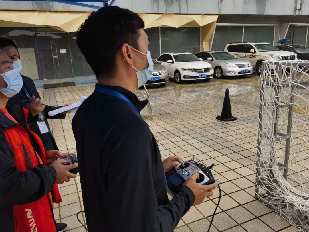 必发无人机飞控师，，，，，，，，声誉腾飞！