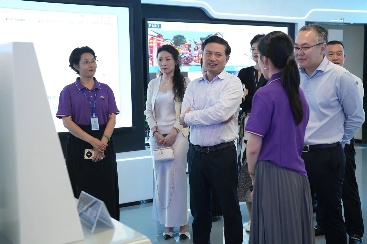 民盈集团、天安数码城向导一行莅临必发集团旅行交流