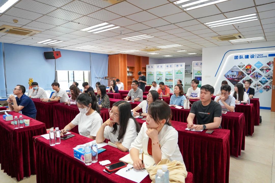 必发集团引领AI风潮，，，，，，全员学习共创生长