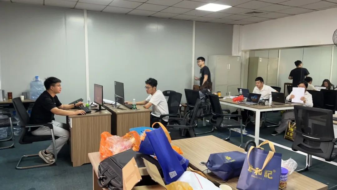 《致敬，，，，，，，斗争的青春》