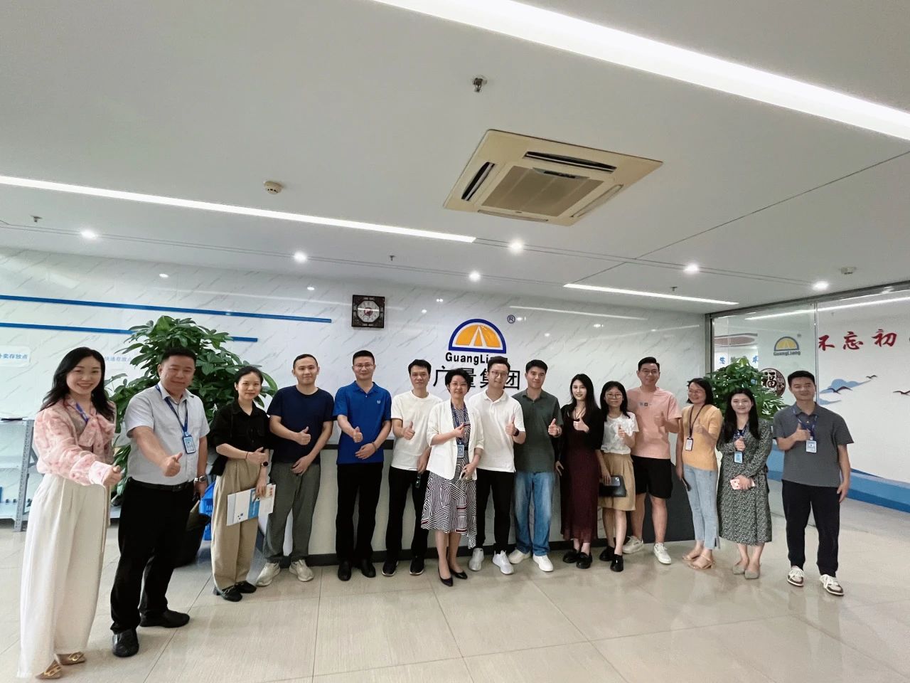 东莞南城都会更新中心携企业考察团莅临必发集团旅行交流