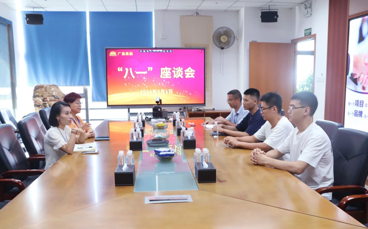 致敬军旅荣光，，，，，共庆“八一”佳节