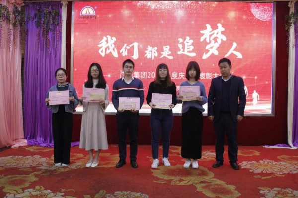 一名党员，，，，，，，，就是一面鲜红的旌旗